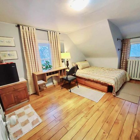 Merj'S Guest House In Wolesly Winnipeg Ngoại thất bức ảnh